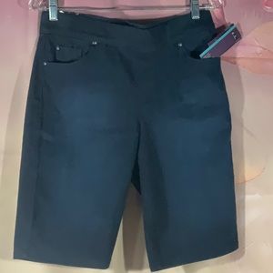 GLORIA VANDERBILT - *NWT* - Avery Pull On Bermuda Mid-Rise Short, Sz 8